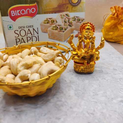 Soan Papdi & Cahsews And Golden Ganpati For Diwali - Canada Del