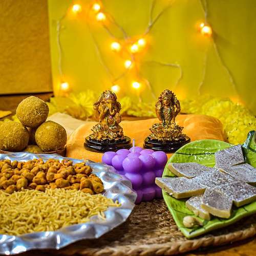 Ganesha and Laxmi Idol & Sweets - USA Delivery Direct